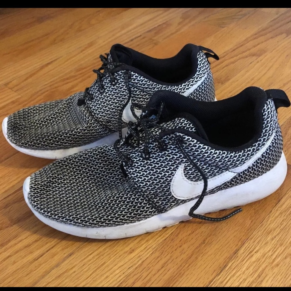 Nike Roshe Big Kids 6.5Y
